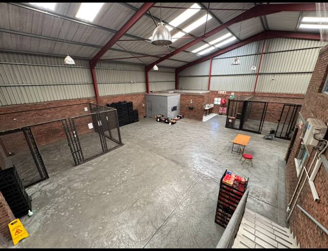 1,625M² WAREHOUSE FOR SALE IN RAND LEASE